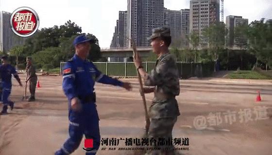 DƬ